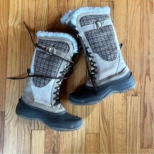 North Face Women’s 8 insulated snow boots